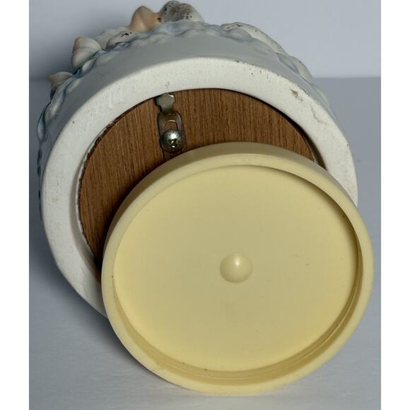 Vintage Josef Original Christmas Angel Rotating Music Box Silent Night - Picture 13 of 14